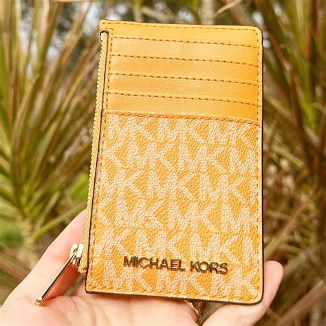 michael kors honeycomb wallet|Michael Kors Jet Set Travel Medium Top Zip Card .